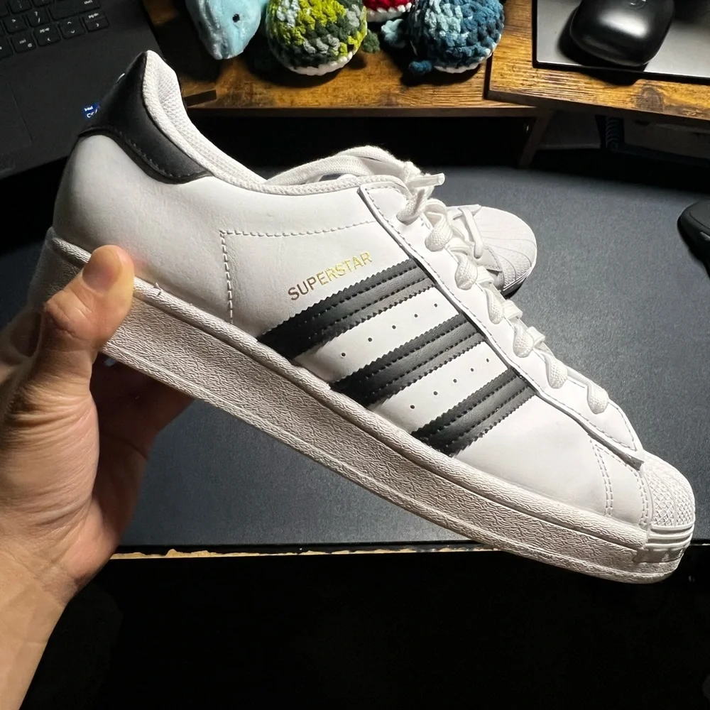 adidas Superstar shoes - Picture 2 of 3